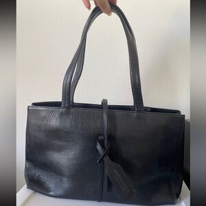 Montowa Black Leather Shoulder Bag